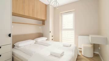 Iron/ironing board, travel crib, WiFi, bed sheets