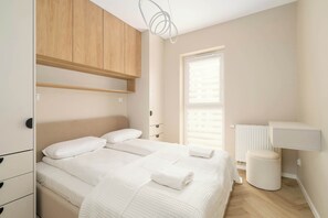 1 bedroom, iron/ironing board, travel cot, WiFi - Jasielska 7C Poznań | Beige Apartment with Parking and Air Conditioning (Poznań)