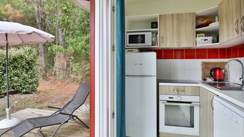 Villa | Private kitchen | Fridge, oven, dishwasher, coffee/tea maker