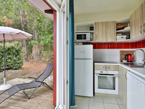 Villa | Private kitchen | Fridge, oven, dishwasher, coffee/tea maker