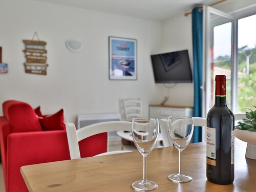 Stylish Villa in Parentis-en-born