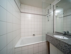 Apartment | Bathroom