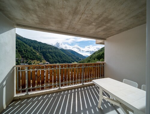 Cozy 2- Bedroom Mountain Apartment in Allos