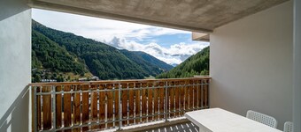 Cozy 2- Bedroom Mountain Apartment in Allos