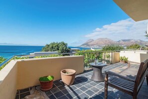 Terrace/patio - Peaceful Ocean-View Apartment with Balcony (Cape Town)