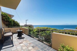 Terrace/patio - Peaceful Ocean-View Apartment with Balcony (Cape Town)