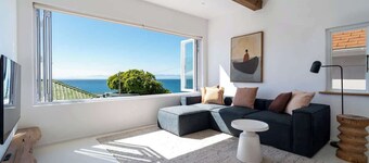 Home in Simon's Town | Indoor fireplace | Outdoor bath