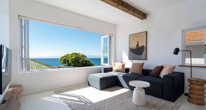 Home in Simon's Town | Indoor fireplace | Outdoor bath