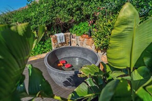 Property grounds - Home in Simon's Town | Outdoor Bath, AirCon & View (Cape Town)