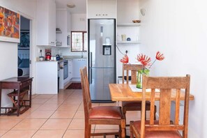 Dining - Views | Quiet | walk to beach | Full Kitchen (Cape Town)