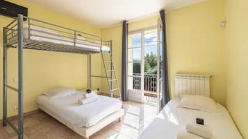 Căn hộ | 4 phòng ngủ, khu vực làm việc phù hợp cho laptop