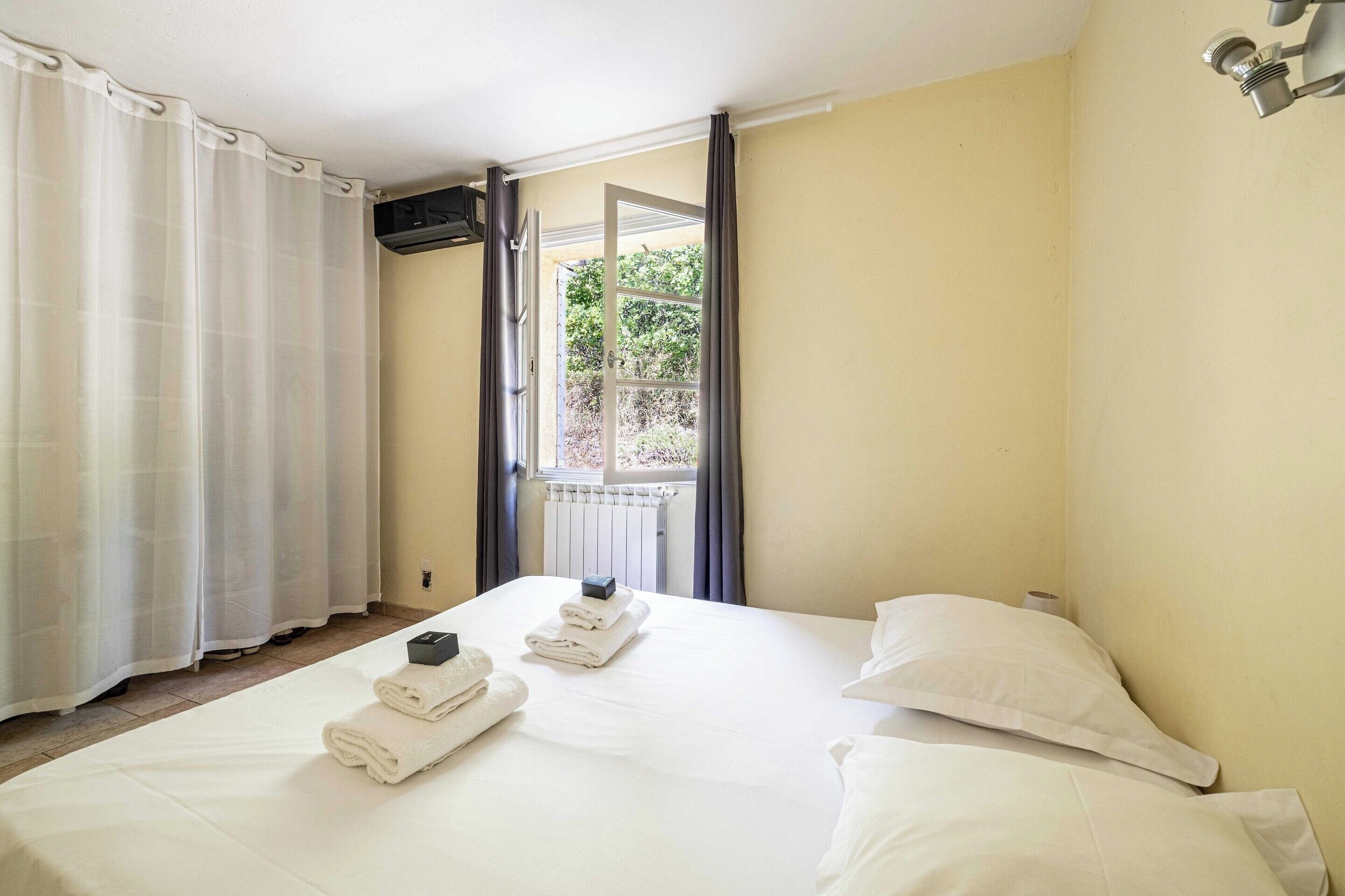 Apartment | 4 bedrooms, laptop workspace, iron/ironing board, bed sheets