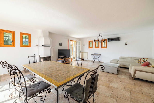 Apartment | Interior - A/C House 4br/10p With Pool - 40 min From Cannes (Le Tignet)