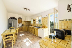 Apartment | Dapur peribadi | Peti sejuk, ketuhar gelombang mikro, ketuhar, dapur 