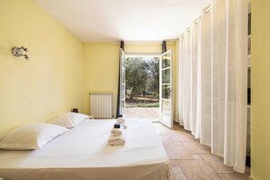 4 bedrooms, laptop workspace, iron/ironing board - A/C House 4br/10p With Pool - 40 min From Cannes (Le Tignet)