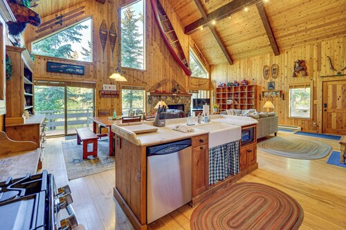 Game Room + Views: Cabin Near Purgatory Resort!