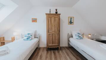 House | 4 bedrooms, individually furnished, bed sheets