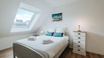 4 bedrooms, individually furnished, bed sheets