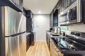 Interior - Chic Cabin! Epic Views of Grandfather Mountain (Blowing Rock)