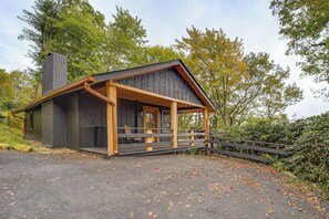Interior - Chic Cabin! Epic Views of Grandfather Mountain (Blowing Rock)
