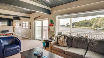 Apartment (3 Bedrooms) | Front of property