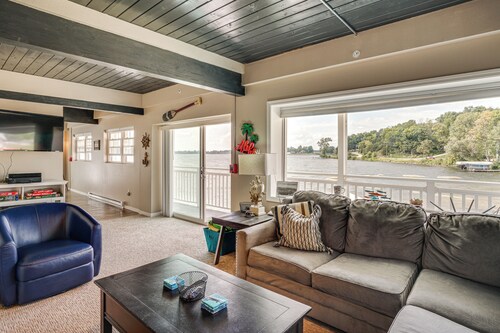 Lakefront Condo w/ Beach Access in Campbellsport!