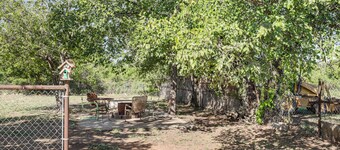 Walk to Historic Square: Jacksboro Home w/ Yard