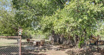 Walk to Historic Square: Jacksboro Home w/ Yard