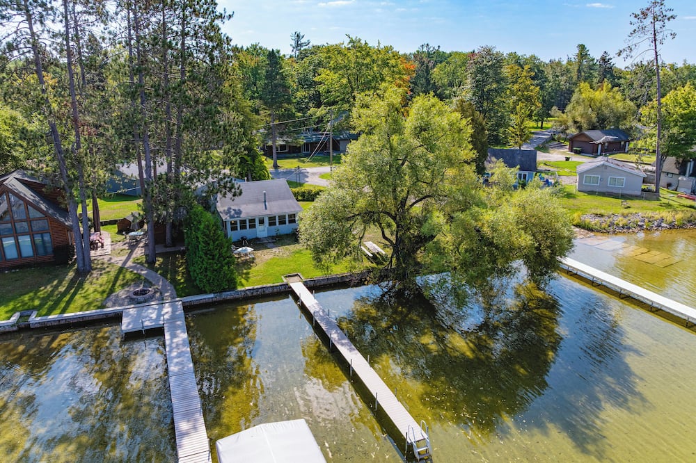 Pet Friendly Mullett Lake Cabin w/ Dock! - Burt Lake