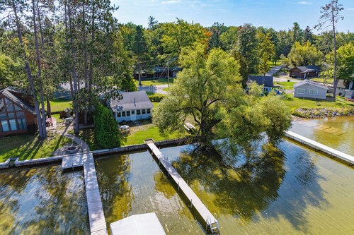 Waterfront Mullett Lake Cabin: Pets Welcome!