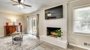 House (3 Bedrooms) | Interior