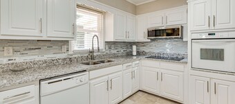 3 Mi to Arabia Mtn Trails: Quiet Ranch-style Home