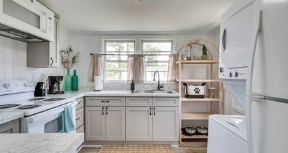 7 Mi to Beach & Oceanfront! Morehead City Home