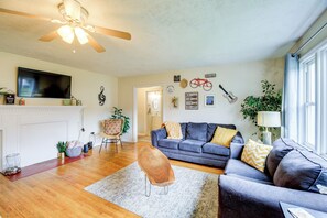 House (3 Bedrooms) | Front of property - Cozy Home w/ Spacious Yard: 2 Mi to Dtwn Bristol (Bristol)