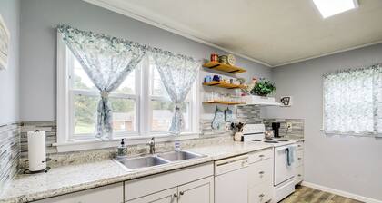 Cozy Home w/ Spacious Yard: 2 Mi to Dtwn Bristol