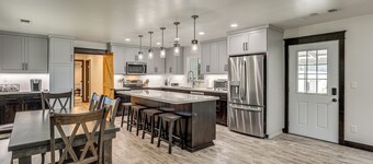 Backyard Oasis w/ Hot Tub & Views: Weaverville Gem