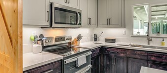 Backyard Oasis w/ Hot Tub & Views: Weaverville Gem