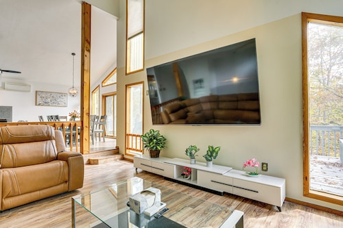 Luxury Home w/ Game Room, 4 Mi to Bushkill Falls!