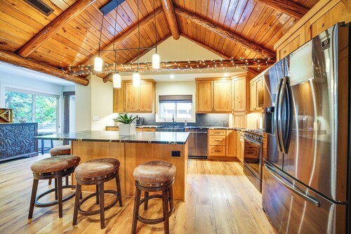 Contemporary Log Cabin Near Cle Elum Lake!