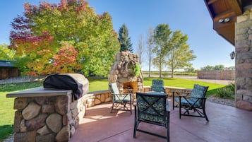 Rumah (3 Bedrooms) | Bagian depan properti