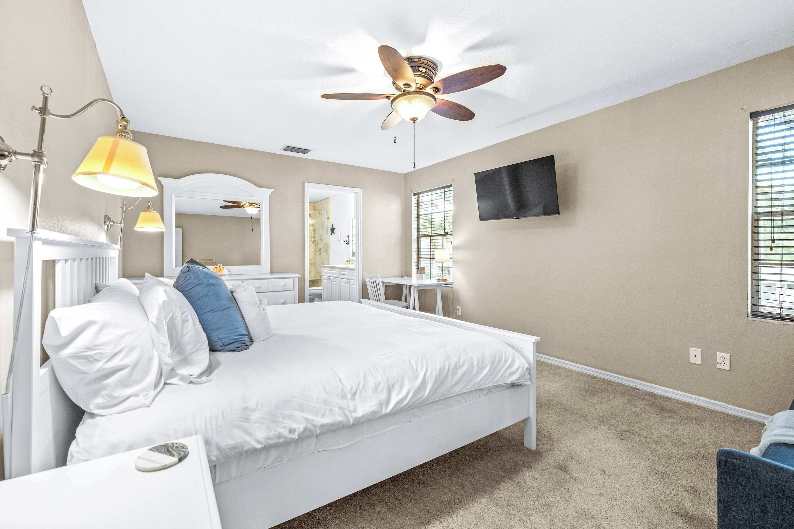 5 bedrooms, desk, iron/ironing board, WiFi