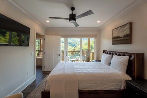 4 bedrooms, iron/ironing board, travel crib, free WiFi
