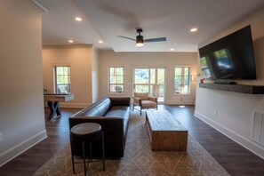 Smart TV, fireplace, video games, offices