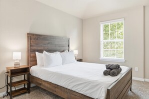 5 bedrooms, iron/ironing board, WiFi, bed sheets