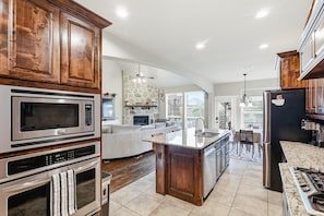 Fridge, microwave, oven, stovetop - 5BD, 4BA Entertainment Hub - Playground, Cinema, Gym (Frisco)