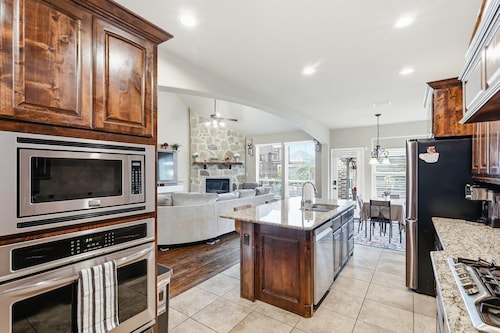 5BD, 4BA Entertainment Hub - Playground, Cinema, Gym