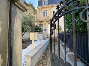 House | Exterior - Charming Stay in the Heart of Vittel (Vittel)