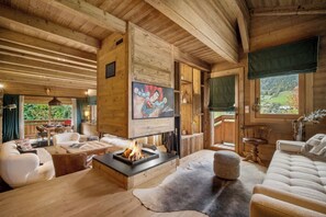 TV, fireplace, offices - Luxury Megeve Chalet 4BR 10p Fireplace, Mountain Views and Garden (Megève)