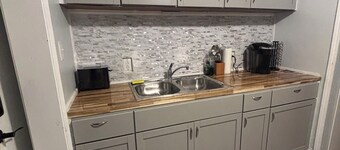 Upstairs 420 friendly lady aurora themed  1 bedroom apartment.