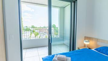 1 bedroom, bed sheets